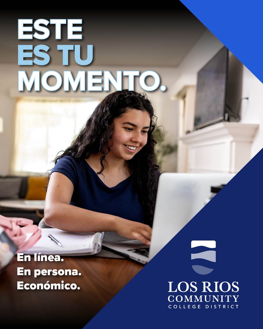 Text in Spanish over photo of smiling woman looking at a laptop computer that says Este Es Tu Momento. En linea. En persona. Economico. alongside the Los Rios logo